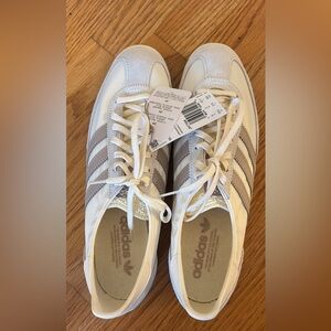 Women’s Brand new Adidas sneakers size 10.5